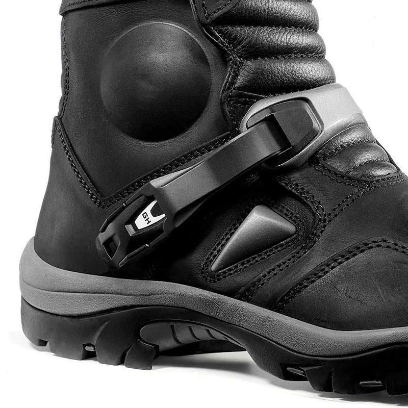 Forma Adventure Boots Black